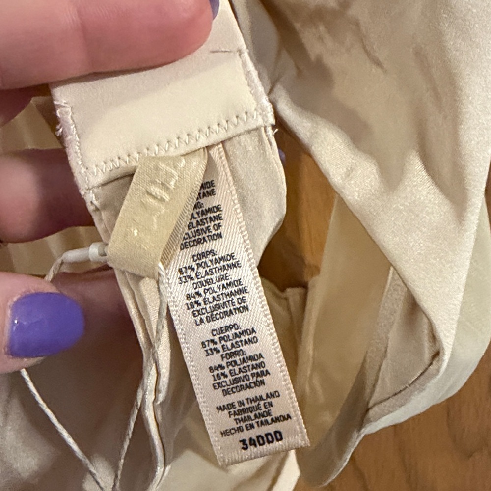 SKIMS NEW Sand Women’s No Show Unlined Molded Demi Bra 34DDD - Picture 9 of 10
